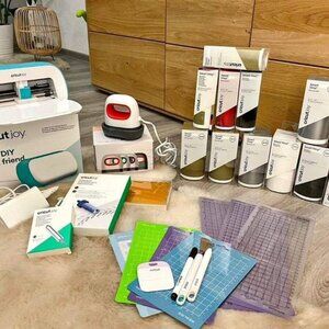 Cricut Joy plotter with lots of accessories